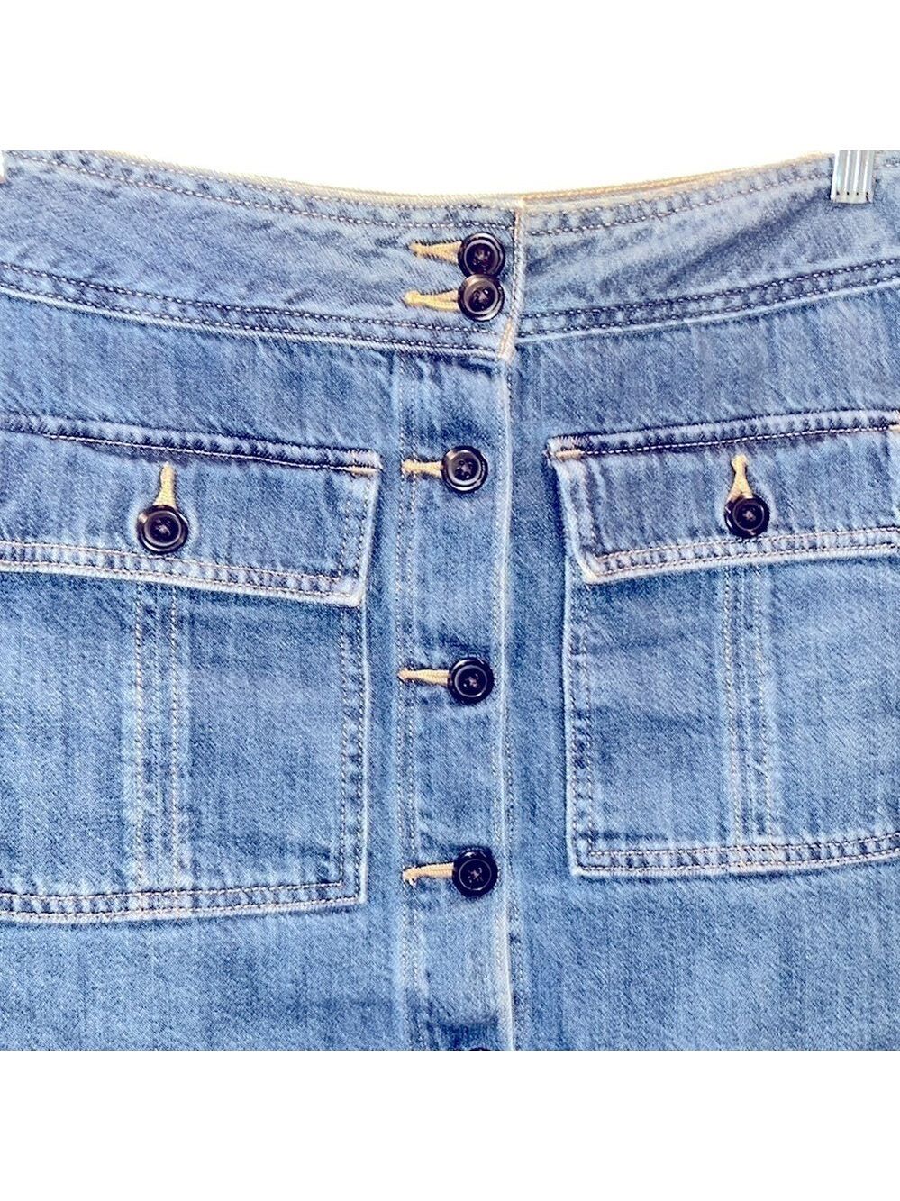 GAP Denim Skirt, SZ(8)29, Waist 16”, Length 17”, Button Front, Usable Pockets X4